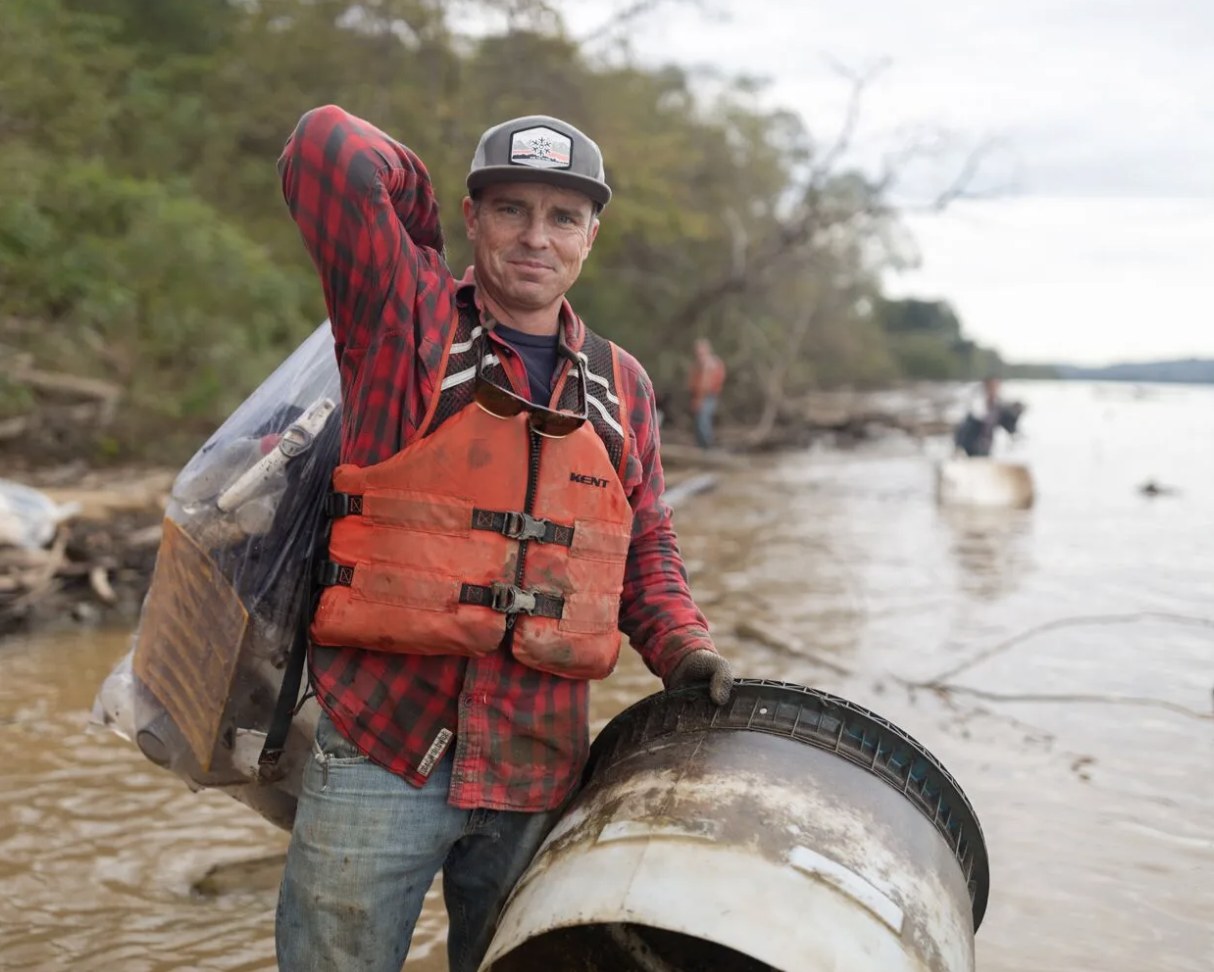 Chad Pregracke of Living Lands & Waters hauling trash out of the Mississippi River